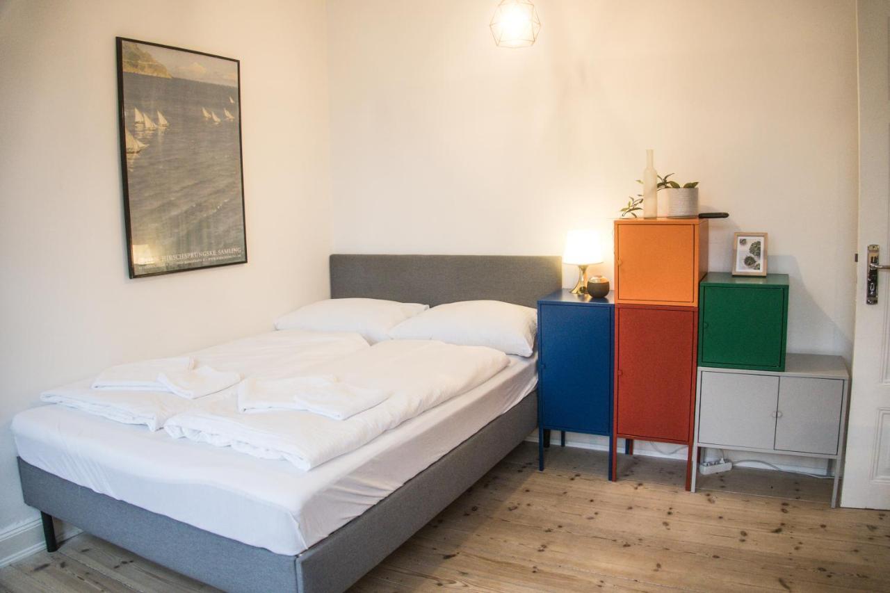 Doppelbett In Heller Wohnung Hamburg Kültér fotó