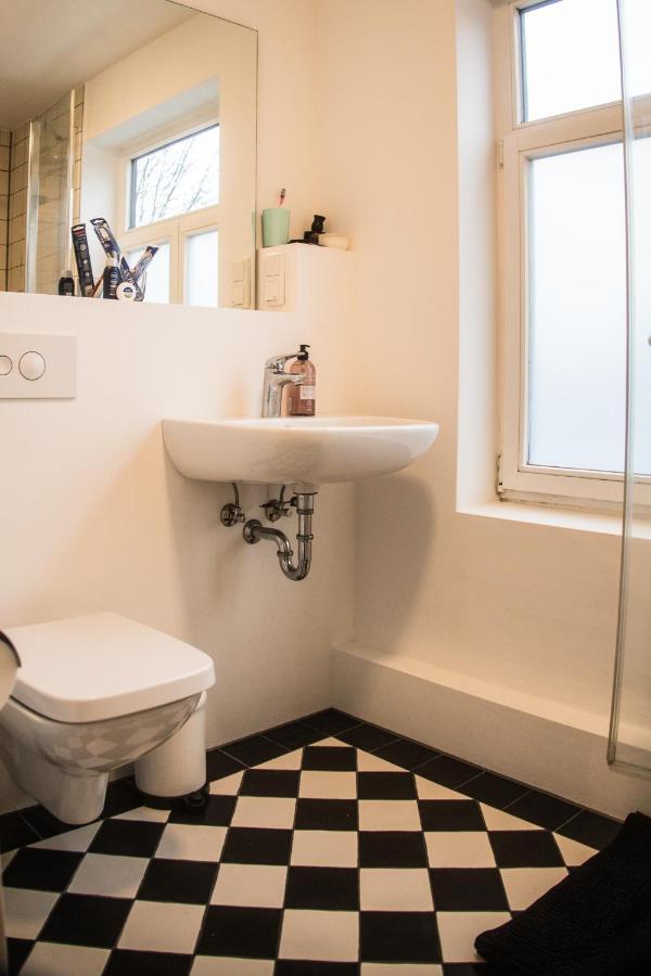 Doppelbett In Heller Wohnung Hamburg Kültér fotó